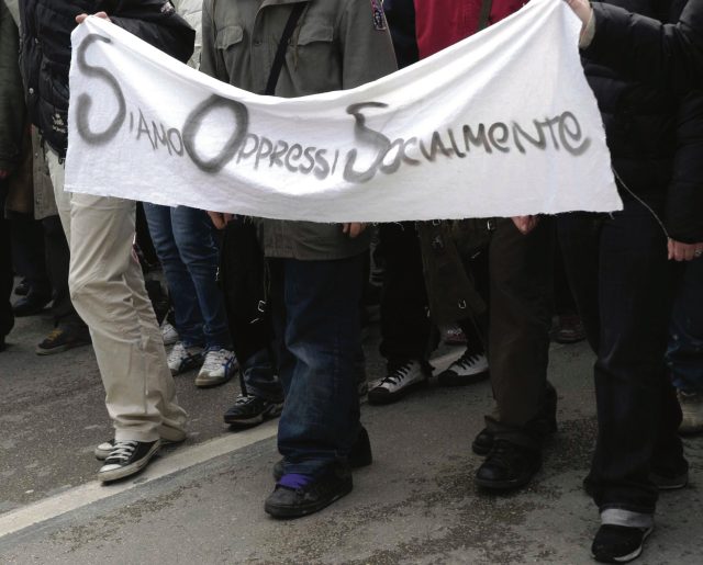 Rn,31/12/05, manifestazione, giovani, �GRPhoto/Riccardo Gallini