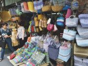 Commercio e negozi, la banalità del… mare