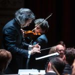 Il direttore Vladimir Jurowski e il violinista Augustin Hadelich