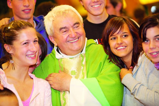 Ragazze-con-Don-Oreste