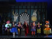 Ai pazzi si addice il teatro