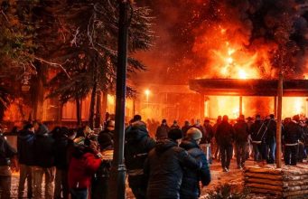 “PERCHÉ FILMAVANO INVECE DI SCAPPARE”?