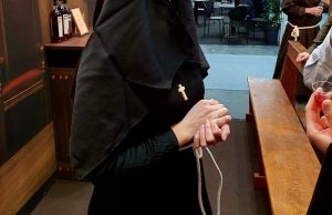 ‘Messa’ scenografica in Fiera. La Diocesi: iniziativa di pessimo gusto