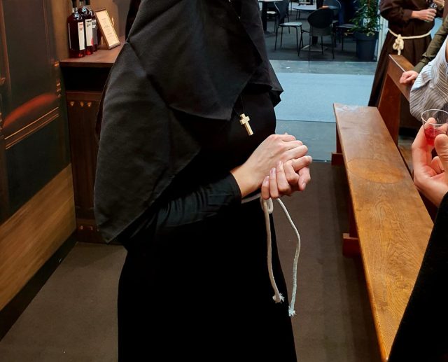 Fiera finte religiose tagliata