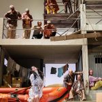 Al centro la protagonista Laura Verrechia – Ph Luca Del Pia