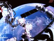 Cina, gli astronauti della Shenzhou-21 impegnati in attività extraveicolari