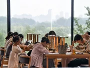 Cina, il tasso di lettura in aumento grazie alla crescita del formato digitale