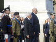 25 Aprile, Mattarella depone una corona di alloro all’altare della Patria