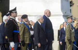 25 Aprile, Mattarella depone una corona di alloro all’altare della Patria