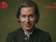 Wes Anderson a Rimini: Premio Fellini 2026 al Maestro del Cinema