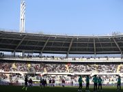 Scontri a Torino e tifoso Juve in ospedale, il derby inizia un’ora dopo