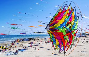 Fratello vento: a Cervia il cielo si fa poesia con Artevento