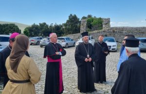 La reliquia di San Nicola in Albania con il vescovo Anselmi