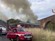 Vasto incendio a Catania nella zona della Timpa di Leucatia