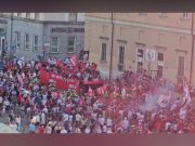 Festa Monza per la promozione in Serie A, le immagini del pullman scoperto