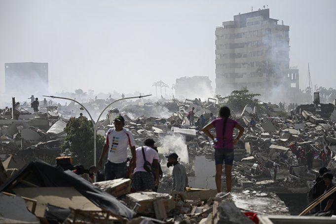 Venezuela, don Aldo Fonti: «Il terremoto ci ha colpiti tutti. Ora lavoriamo per ricostruire» (Foto AFP/SIR)