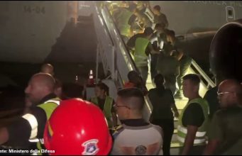 Sisma Venezuela, atterrato il primo aereo con soccorritori italiani