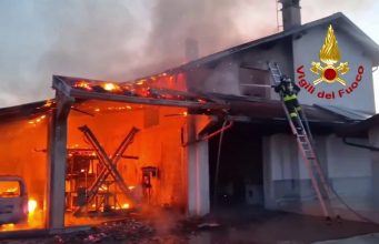 Ad Aviano incendio in una rimessa agricola