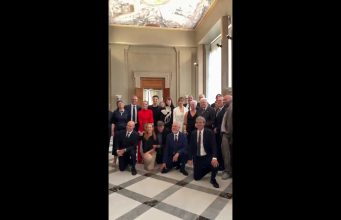 2 giugno, Mattarella saluta artisti e sportivi coinvolti nello spettacolo