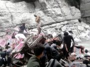 Bus precipita in un burrone in Pakistan, almeno 40 morti
