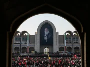 In migliaia a Teheran per la cerimonia funebre di Ali Khamenei