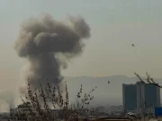 Gli Stati Uniti colpiscono 90 obiettivi in Iran, Teheran attacca basi Usa