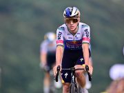 Evenepoel beffa Pogacar e vince la 15esima tappa al Tour, ritiro Vingegaard