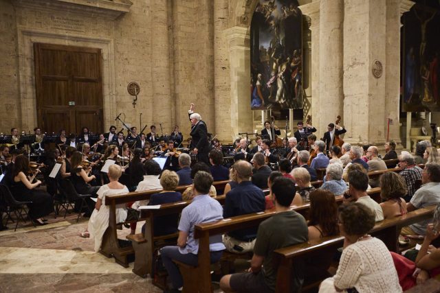 L'Orchestra Sinfonica delle Alpi e il direttore Markus Stenz - PH Irene Trancossi