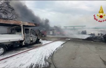 Termini Imerese, incendio nella zona industriale