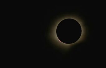 Eclissi solare, le immagini