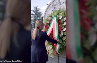 Meloni ad Amatrice “Grazie per l’accoglienza”, un anziano si commuove