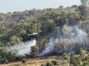 Incendi nel Nisseno, elicotteri della Forestale in azione per spegnere le fiamme