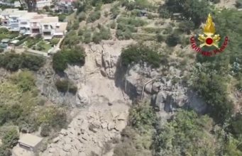 Terremoto Campi Flegrei, ricognizione aerea dei vigili del fuoco con i droni
