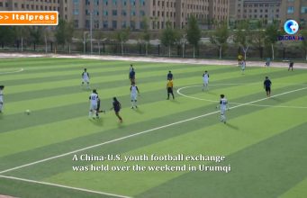 Xinjiang, giovani calciatori cinesi e statunitensi si incontrano grazie a sport