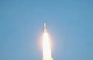 La Cina lancia in orbita nove satelliti dalle acque al largo di Shanghai
