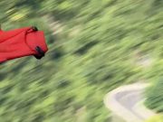 Cina: volo in tuta alare sul monte Tianmen
