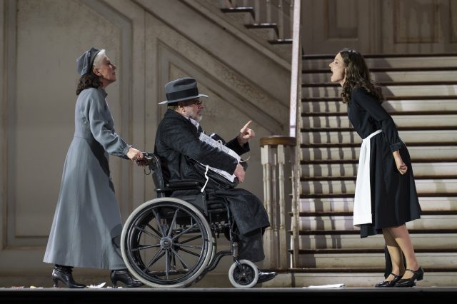 Il mezzoprano Monica Bacelli(Marcellina), il basso Roberto Scandiuzzi(Bartolo)e il soprano Benedetta Torre (Susanna) ©Fabrizio Sansoni