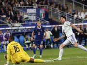 Bastoni risponde alla magia di Olise, Francia-Italia 1-1